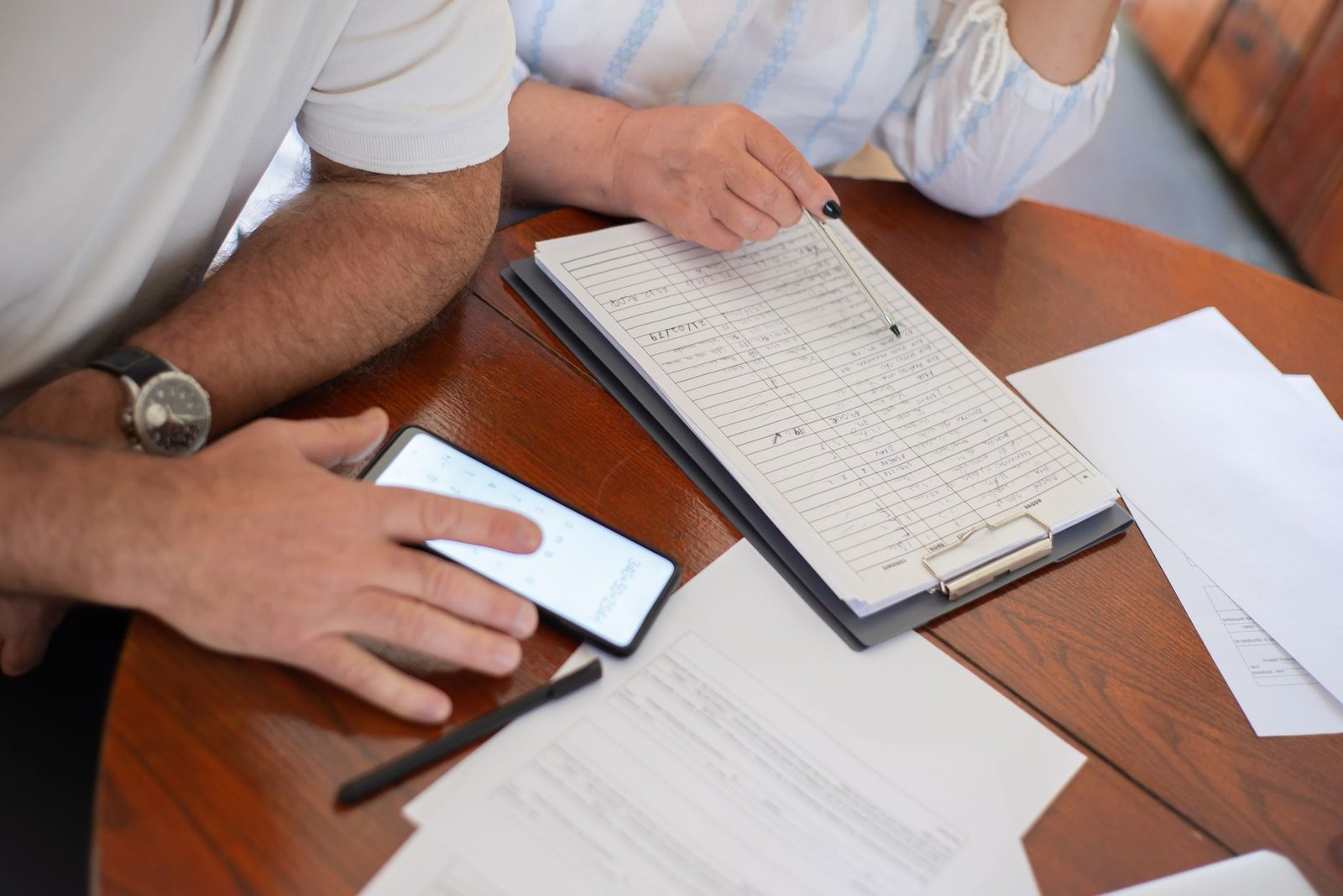 Veteran and spouse reviewing an at-home care plan that complements VA pulmonary rehabilitation for veterans