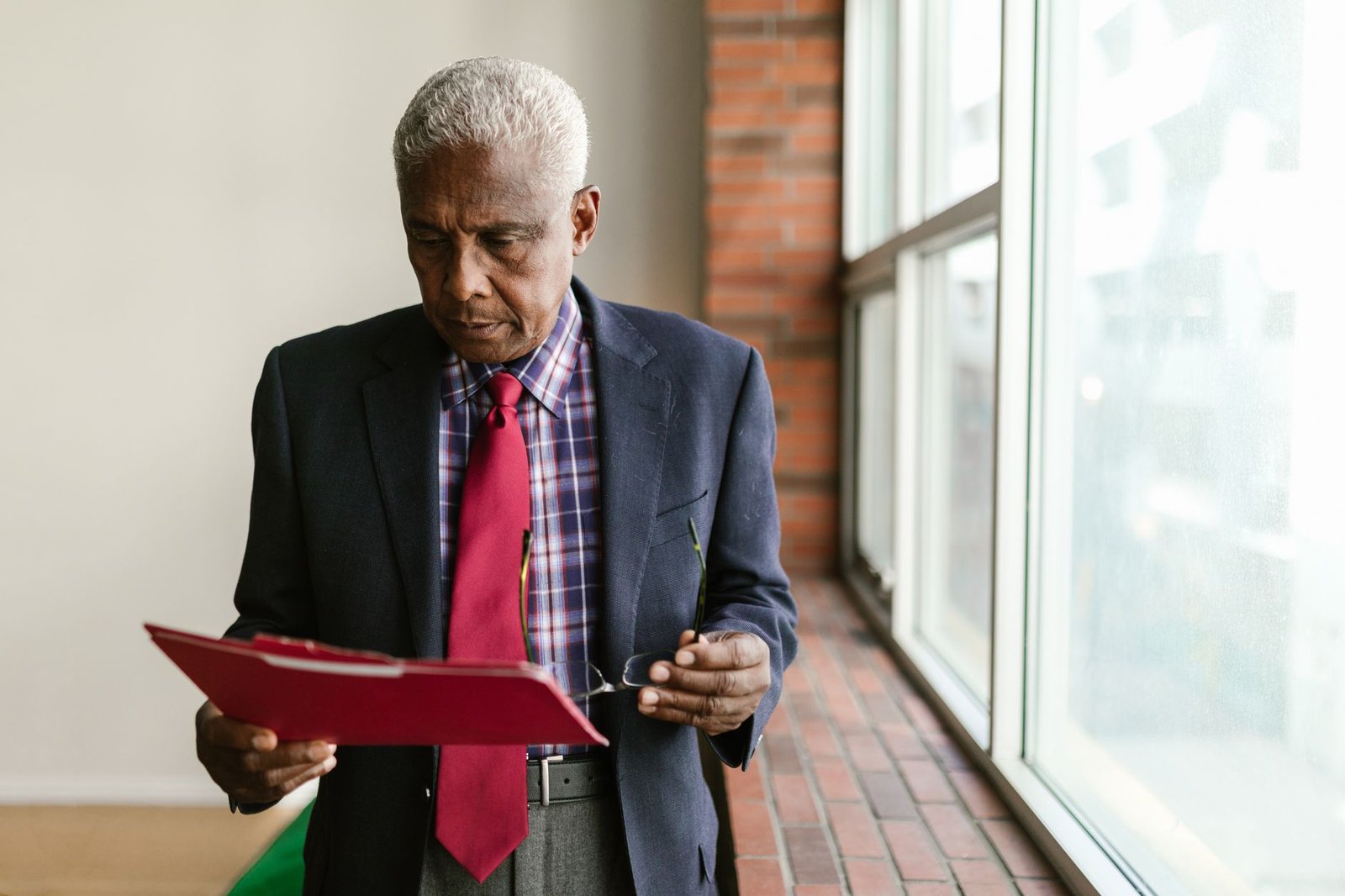 Veteran reviewing service and medical records related to military welders asbestos exposure