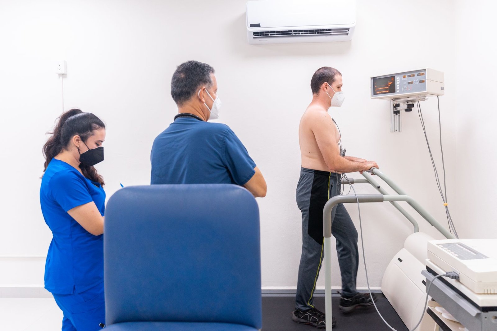 Older veteran on a supervised treadmill session as part of VA pulmonary rehabilitation for veterans